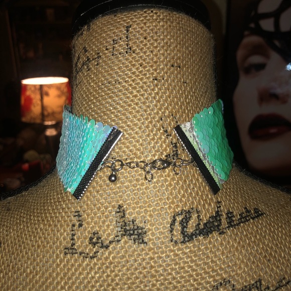 Blue and White Brush Over Sequin Choker - Picture 4 of 6